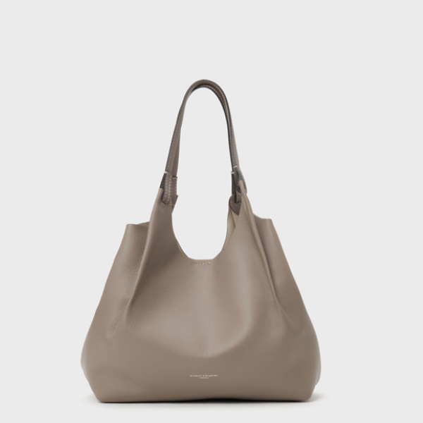 40代に人気のお手頃バッグは、ジャンニ・キアリーニのデュア M